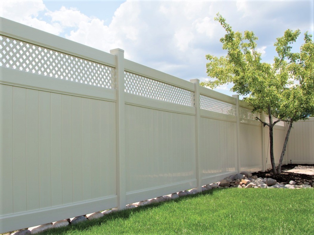 Photo of a white vinyl privacy fence