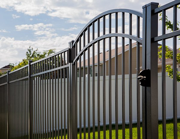 Photo of an aluminum fence and gate in Georgia