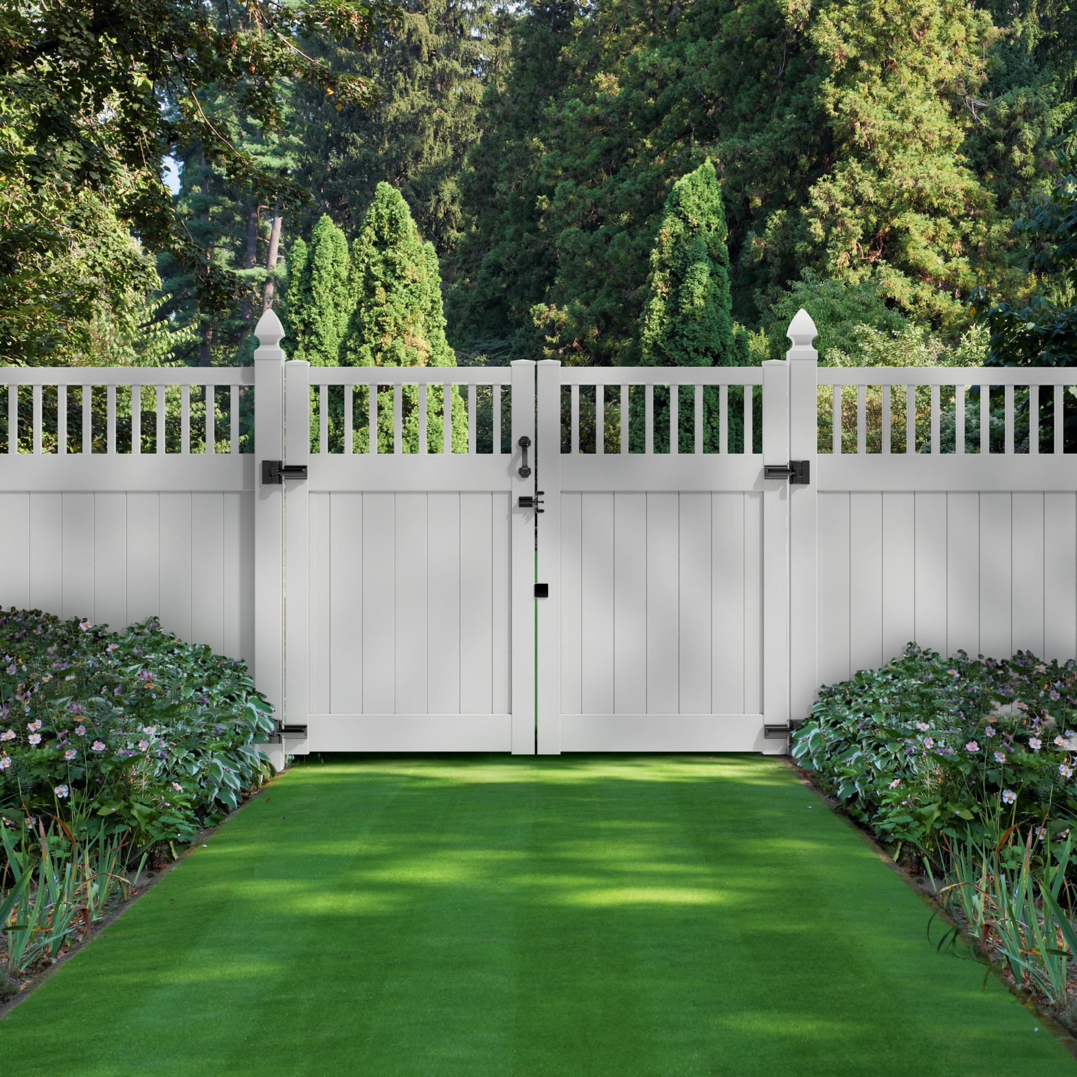 Photo of a white vinyl decorative semi privacy fence