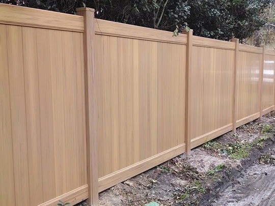 Photo of a vinyl Georgia residential fence