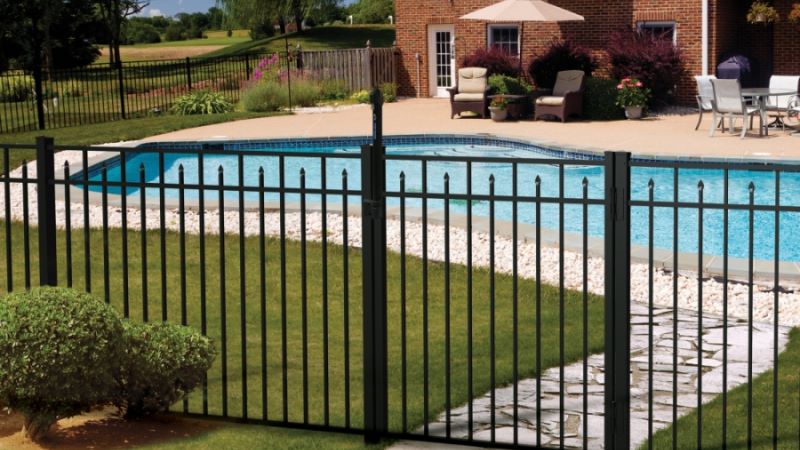 Aluminum fences for pools in Savannah Georgia