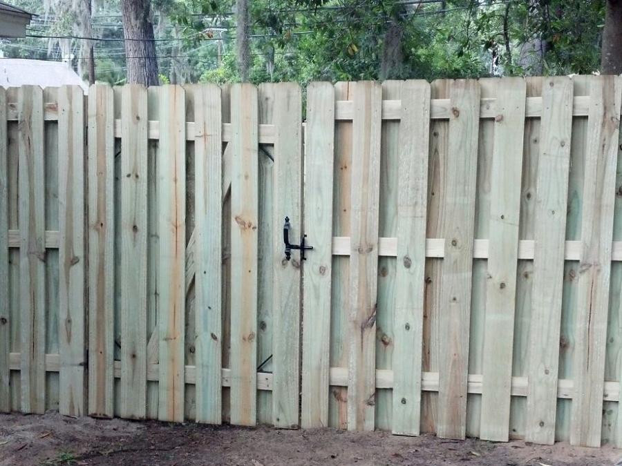 Hinesville GA Shadowbox wood fence