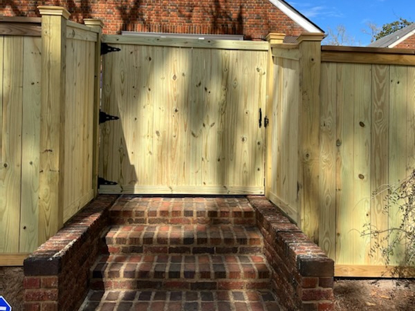 Richmond Hill GA cap and trim style wood fence